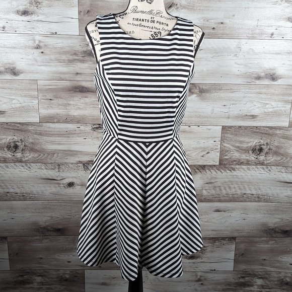 Forever 21* Women's Sleeveless Boat Neck Half Zipper Back Midi Dress~Size Medium - Picture 1 of 13